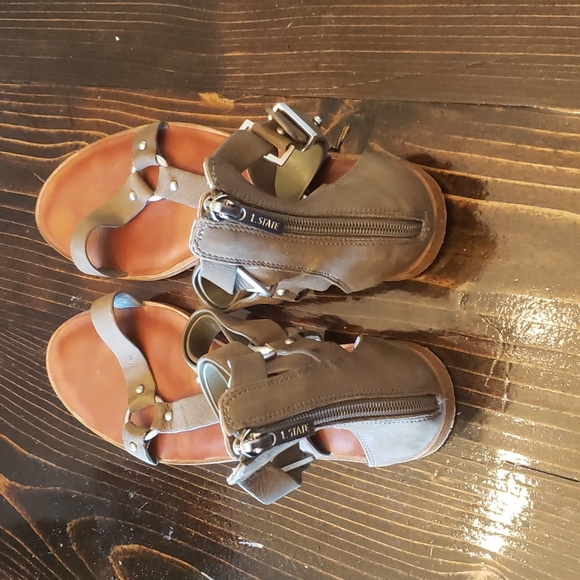 1. State channdra Sandals - Picture 4 of 4